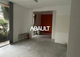 A VENDRE UN LOCAL COMMERCIAL AVEC 3 PLACE DE PARKING TOULOUSE