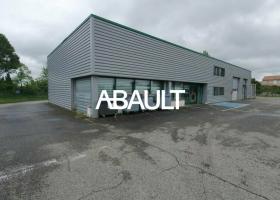 A LOUER AUZEVILLE LOCAL D'ACTIVITES D'UNE SURFACE D'ENVIRON 500 M² <br /><br />