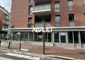 TOULOUSE AVENUE CAMILLE PUJOL SUPERBE LOCAL D'ANGLE A LOUER