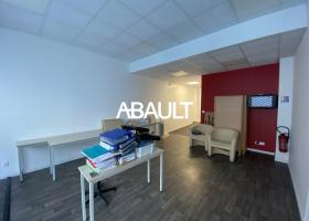 LOCAL COMMERCIAL D'ANGLE A LOUER 88 M² ENVIRON BORDEAUX STALINGRAD