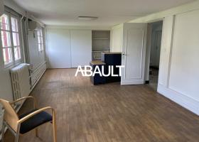 A LOUER LOCAUX DOUBLE DESTINATION HABITATION/PROFESSIONNEL D'ENVIRON 220 M² CENTRE VILLE BLAGNAC <br /><br />