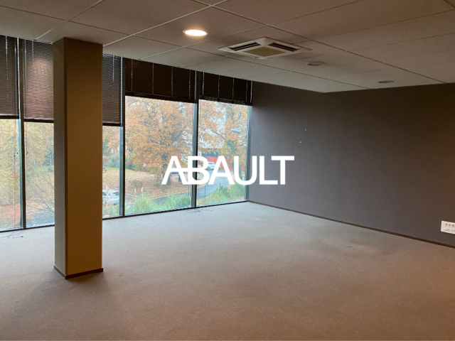 BRUGES A VENDRE BUREAUX 2EME ETAGE DE 65M² ENVIRON PROXIMITE ROCADE 