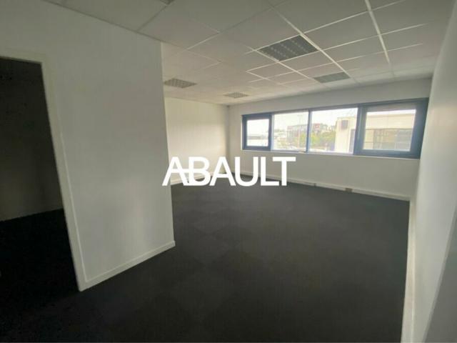 A LOUER MERIGNAC CHEMIN LONG BUREAUX 125 M² ENVIRON R+1