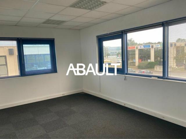 A LOUER MERIGNAC CHEMIN LONG BUREAUX 125 M² ENVIRON R+1