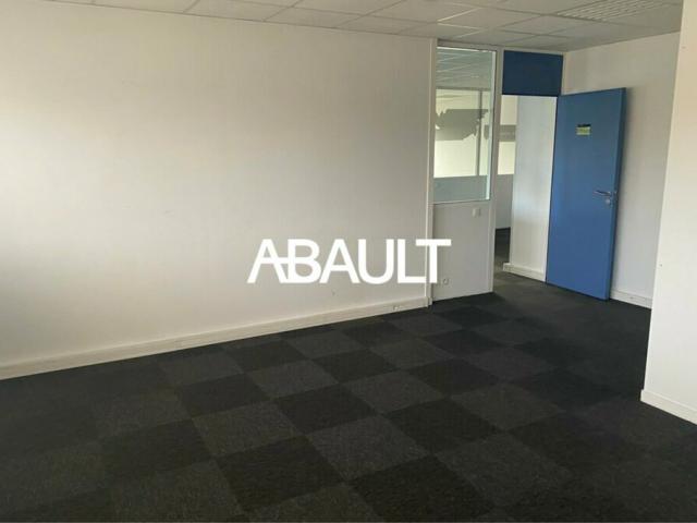 A LOUER MERIGNAC CHEMIN LONG BUREAUX 125 M² ENVIRON R+1