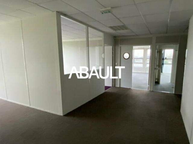 A LOUER BUREAUX BORDEAUX 240M² ENVIRON PROCHE ROCADE