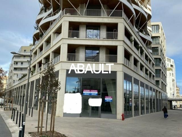 A LOUER LOCAL COMMERCIAL MONTPELLIER QUARTIER ZAC NOUVEAU SAINT ROCH D'ENVIRON 290 M² <br /><br />