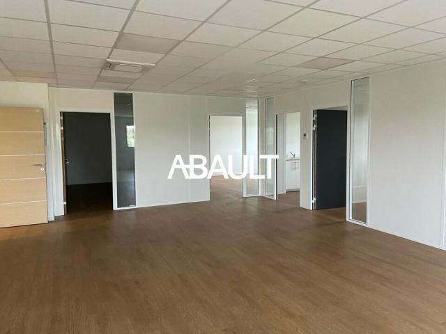 A VENDRE BUREAUX AU NORD OUEST DE TOULOUSE CUGNAUX BUREAUX D'ENVIRON 160 M²