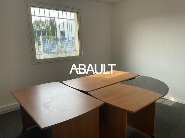 A VENDRE LOCAL MIXTE D'ENVIRON 285M² BUREAUX +  ENTREPOT - 31100 - ZONE THIBAUD<br />