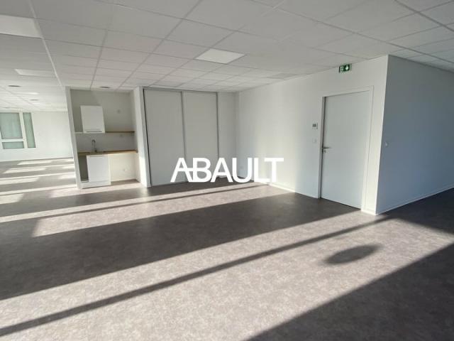 VILLENAVE D'ORNON A LOUER BUREAUX NEUFS DE 76M² ENVIRON