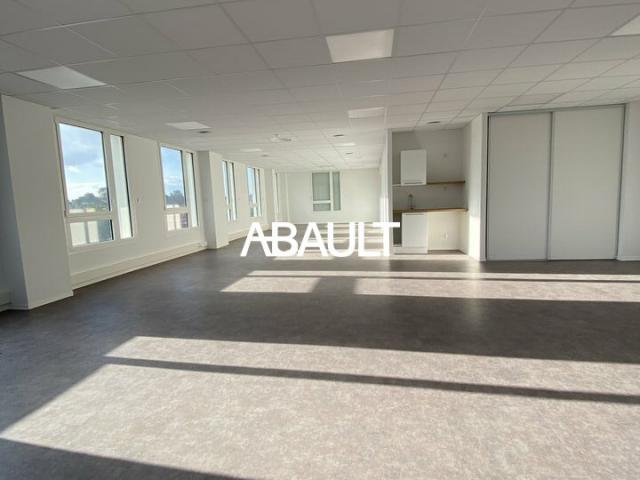 VILLENAVE D'ORNON A LOUER BUREAUX NEUFS DE 76M² ENVIRON