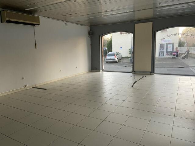 A LOUER LOCAL PROFESSIONNEL/COMMERCIAL HYPER CENTRE CUGNAUX RUE PASSANTE D'ENVIRON 62 M² 