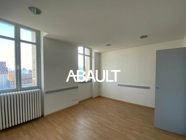 BUREAUX LE BOUSCAT A VENDRE BUREAUX 174.31 M² ENVIRON PIEDS DU TRAM