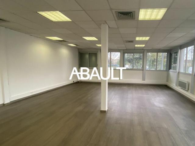 BORDEAUX CARBON BLANC BUREAUX EN RDC DE 107M² ENVIRON  PROXIMITE AUTOROUTE