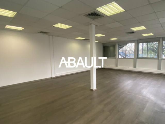 BORDEAUX CARBON BLANC BUREAUX EN RDC DE 107M² ENVIRON  PROXIMITE AUTOROUTE