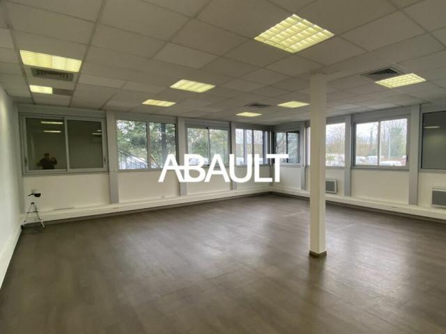 BORDEAUX CARBON BLANC BUREAUX EN RDC DE 107M² ENVIRON  PROXIMITE AUTOROUTE