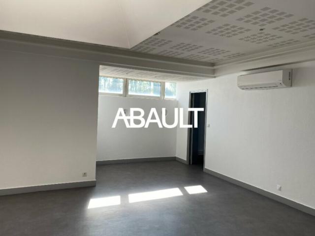 BUREAUX A LOUER ARTIGUES 251M² ENVIRON 1ER ETAGE