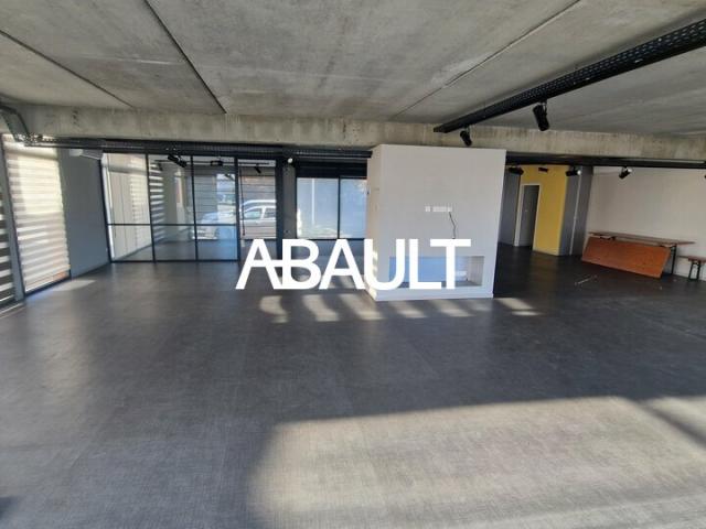 A LOUER LOCAL COMMERCIAL 205M² ENVIRON CORNEBARRIEU