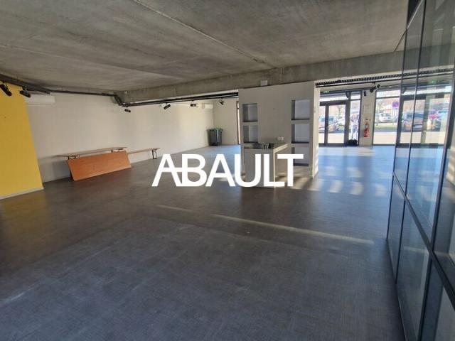 A LOUER LOCAL COMMERCIAL 205M² ENVIRON CORNEBARRIEU