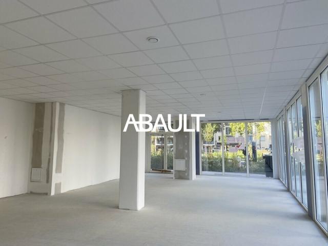 A LOUER LOCAL COMMERCIAL BUREAUX TOULOUSE D'ENVIRON 100 M² 