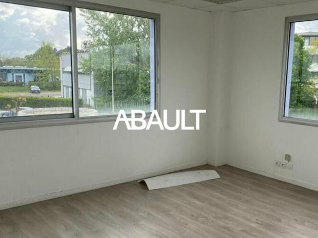 A LOUER BUREAUX MERIGNAC CHEMIN LONG ENVIRON 170 M² 