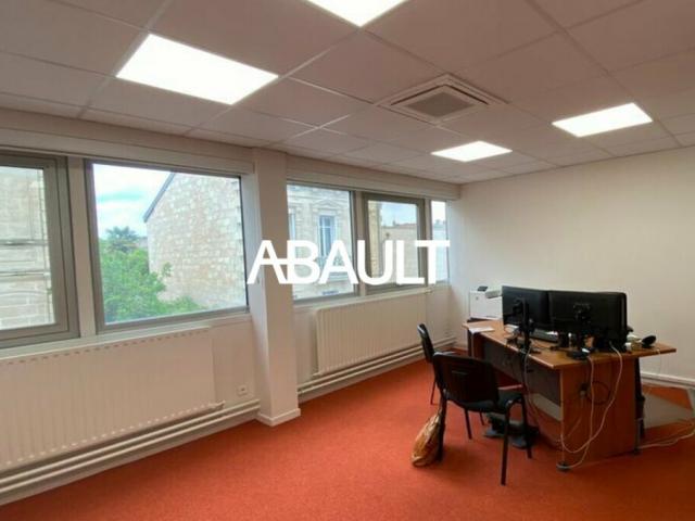 BORDEAUX A LOUER BUREAUX PARFAIT ETAT 99M² ENVIRON